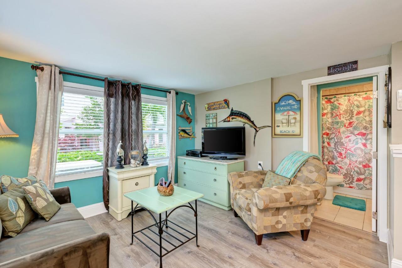 Ami Lighthouse Cottage-One Minute Walk To The Beach-Keyless Locks Bradenton Beach Exterior photo
