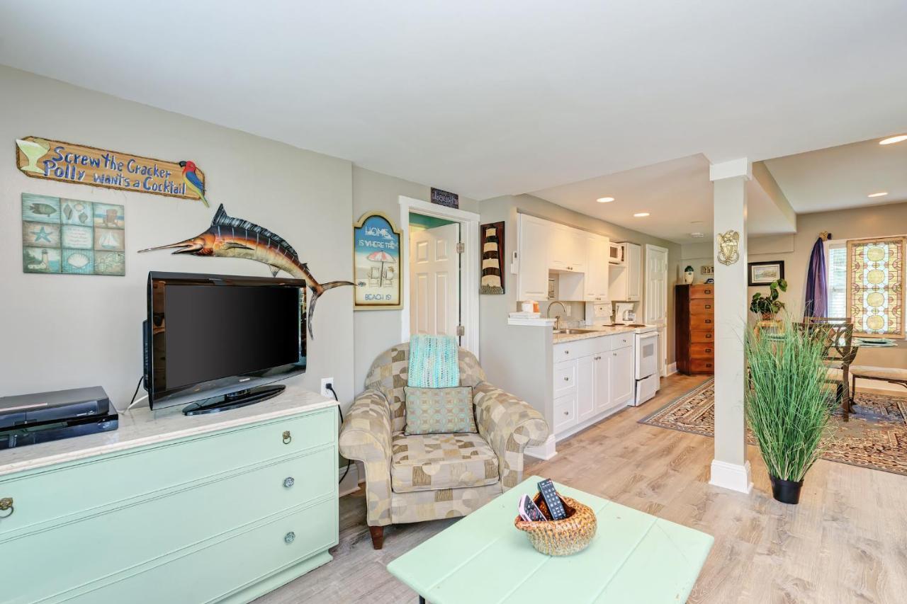 Ami Lighthouse Cottage-One Minute Walk To The Beach-Keyless Locks Bradenton Beach Exterior photo