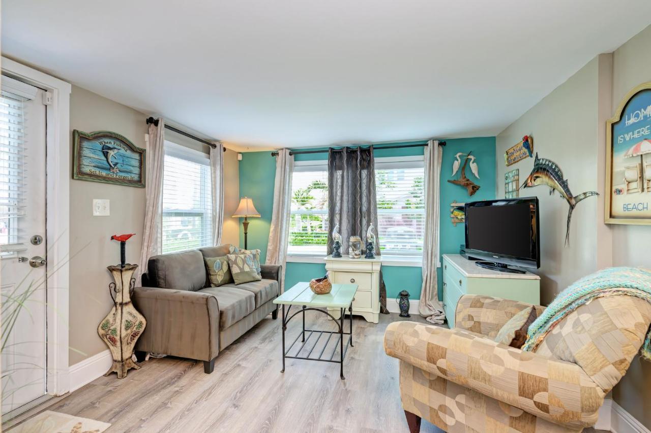 Ami Lighthouse Cottage-One Minute Walk To The Beach-Keyless Locks Bradenton Beach Exterior photo