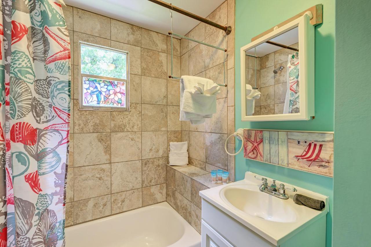 Ami Lighthouse Cottage-One Minute Walk To The Beach-Keyless Locks Bradenton Beach Exterior photo