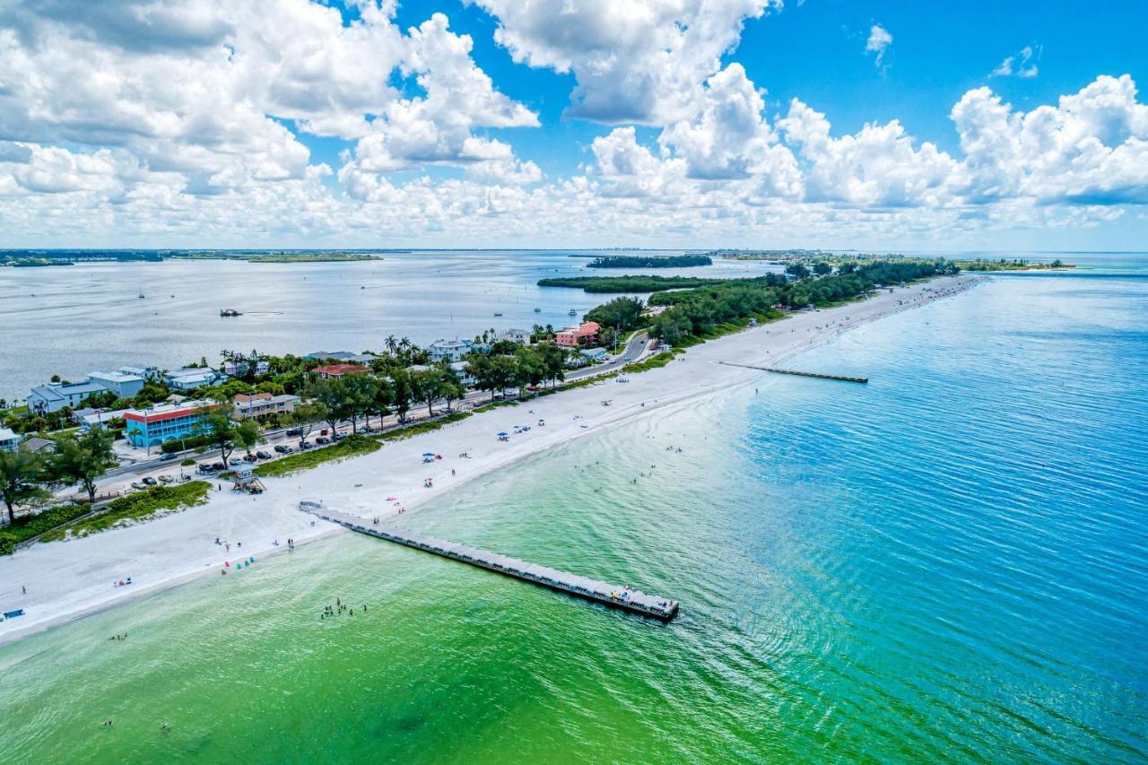Ami Lighthouse Cottage-One Minute Walk To The Beach-Keyless Locks Bradenton Beach Exterior photo